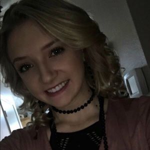 Meet your Posher, Brittni